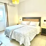 Апартаменти Puente A La Mezquita