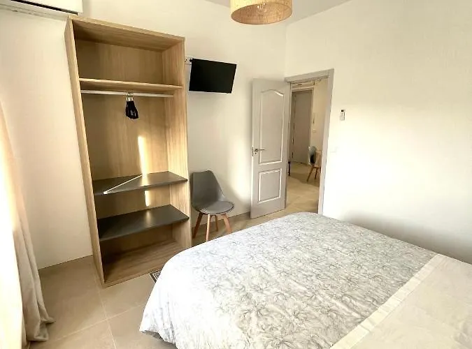 Puente A La Mezquita - Free Parking